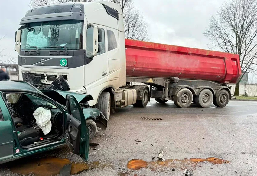 ДТП на Пряшівській у Мукачеві - рятувальники деблокували водія