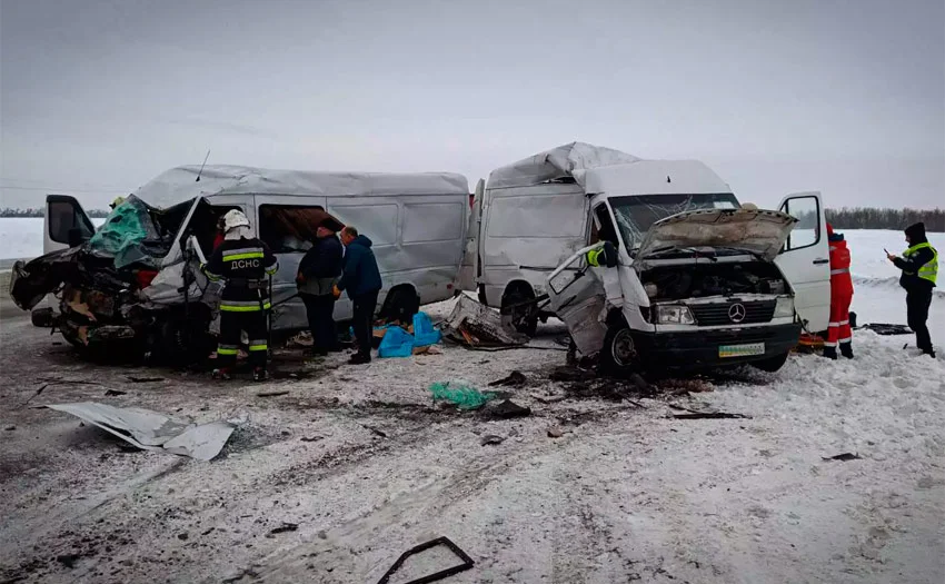  ДТП за участі трьох мікроавтобусів на трасі Київ–Одеса: є загибла та постраждалі