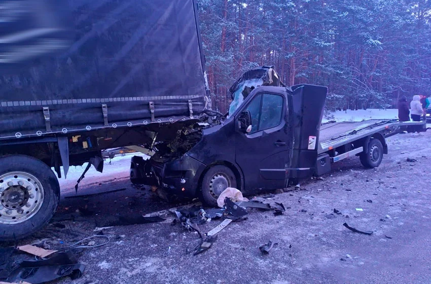 Смертельна ДТП на Волині - мікроавтобус зіткнувся з вантажівкою