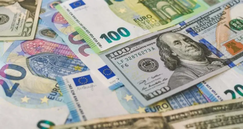  Долар знову пішов угору: який курс валют у банках та обмінниках 19 лютого